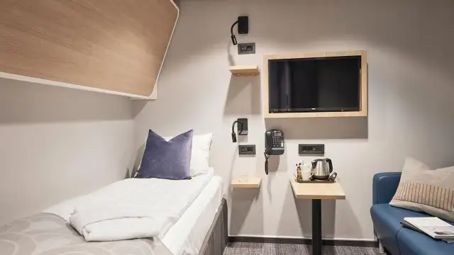 BINNEN CABIN